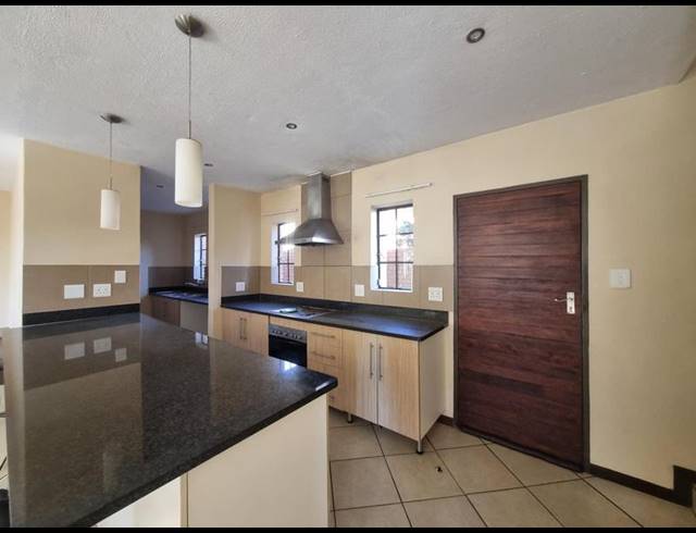 4 BEDROOM PROPERTY TO RENT IN MOOIKLOOF RIDGE ESTATE